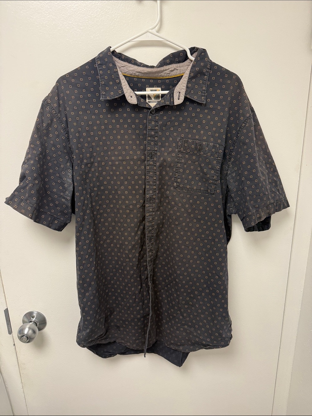 Voyager Casual Short-Sleeve Button-Down Shirt in Charcoal with Mini Geo Print